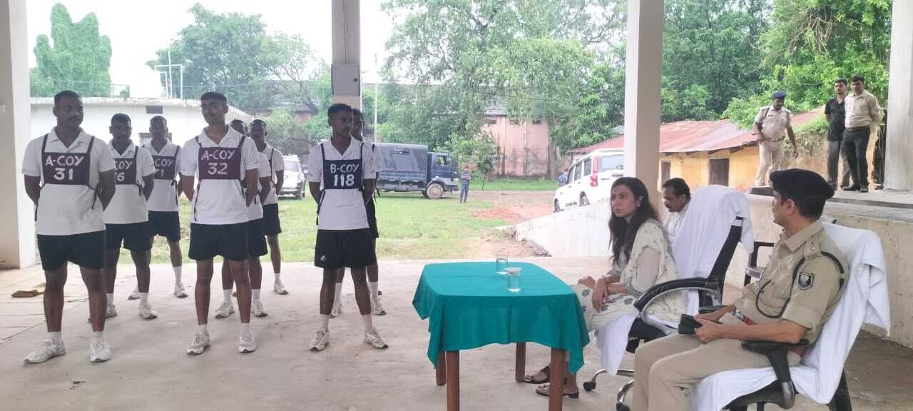 kaimur News : जेल से जमानत पर छूटे अपराधियों पर रखें कड़ी निगरानी : डीआइजी