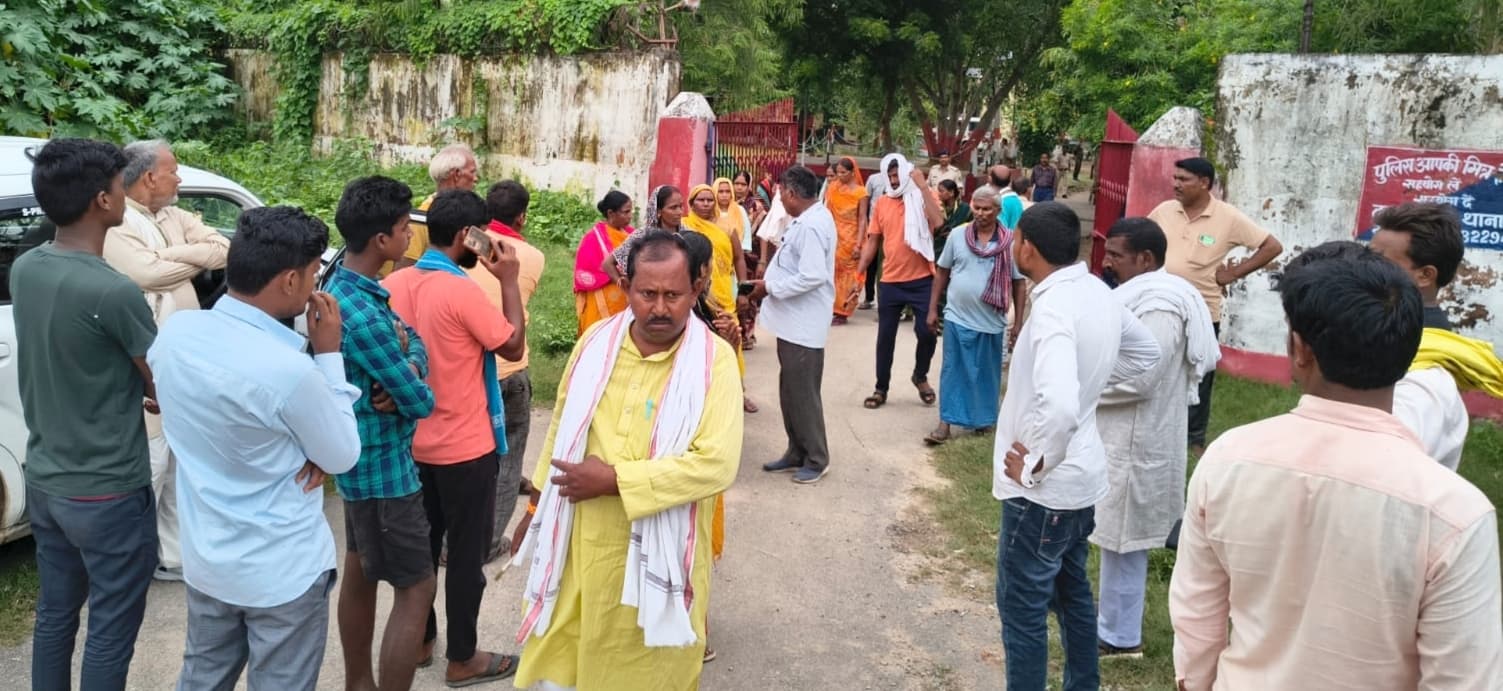 kaimur News : दो गांवों के लोगों के बीच हुई मारपीट में 12 लोग घायल