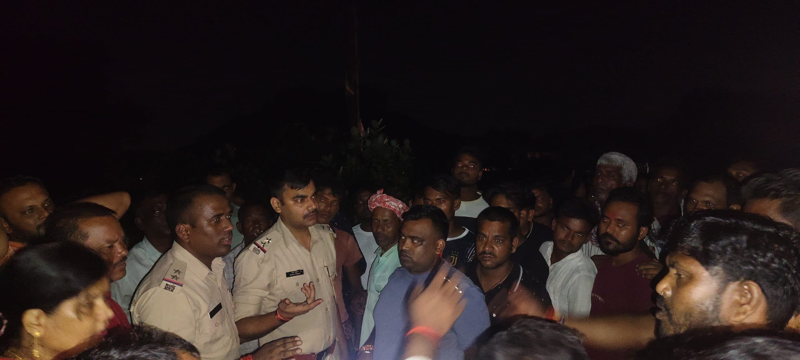 Dhanbad News : सड़क दुर्घटना में बीसीसीएल कर्मी की मौत, विरोध में सड़क जाम