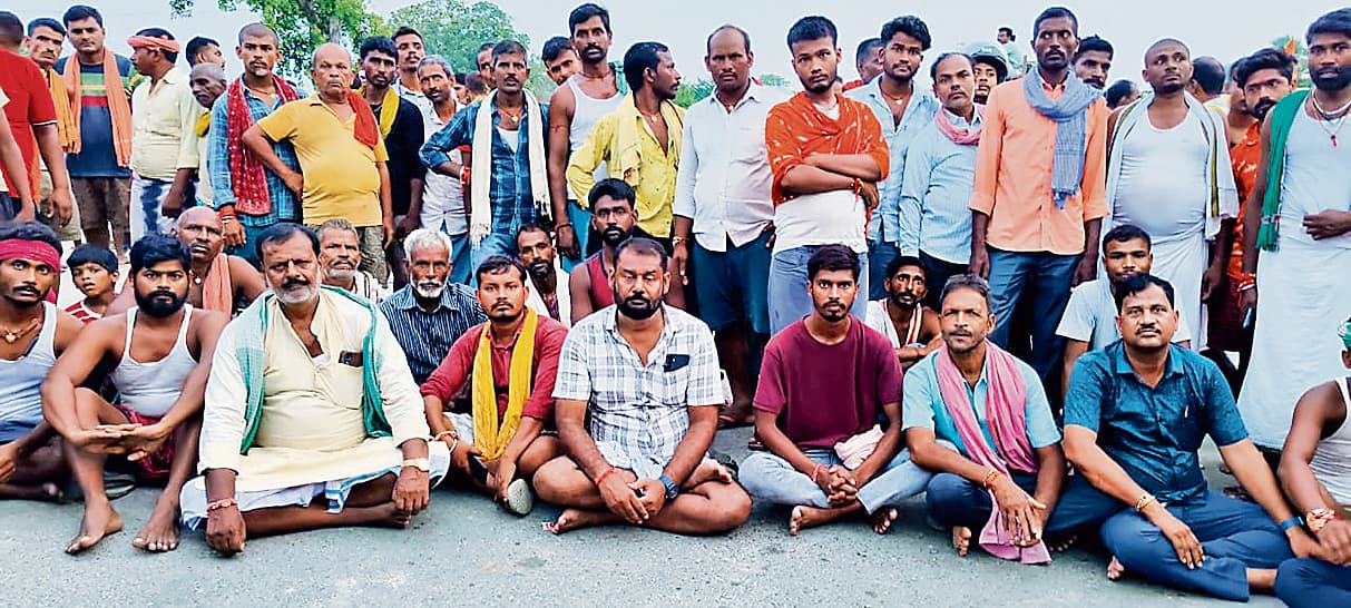 Begusarai News : साहेबपुरकमाल में बाढ़पीड़ितों का प्रदर्शन, एनएच जाम