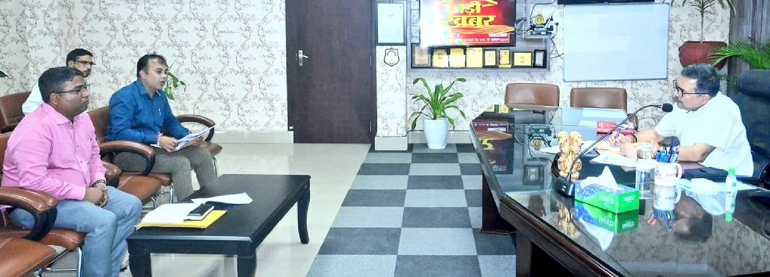 Bokaro News : कंपनी व संगठन अपने सभी श्रमिकों का करायें शत-प्रतिशत निबंधन : उपायुक्त