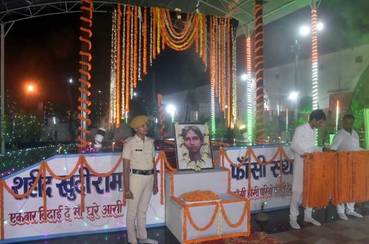 नम आंखों से फांसी स्थल को किया नमन, शहीद खुदीराम को दी श्रद्धांजलि