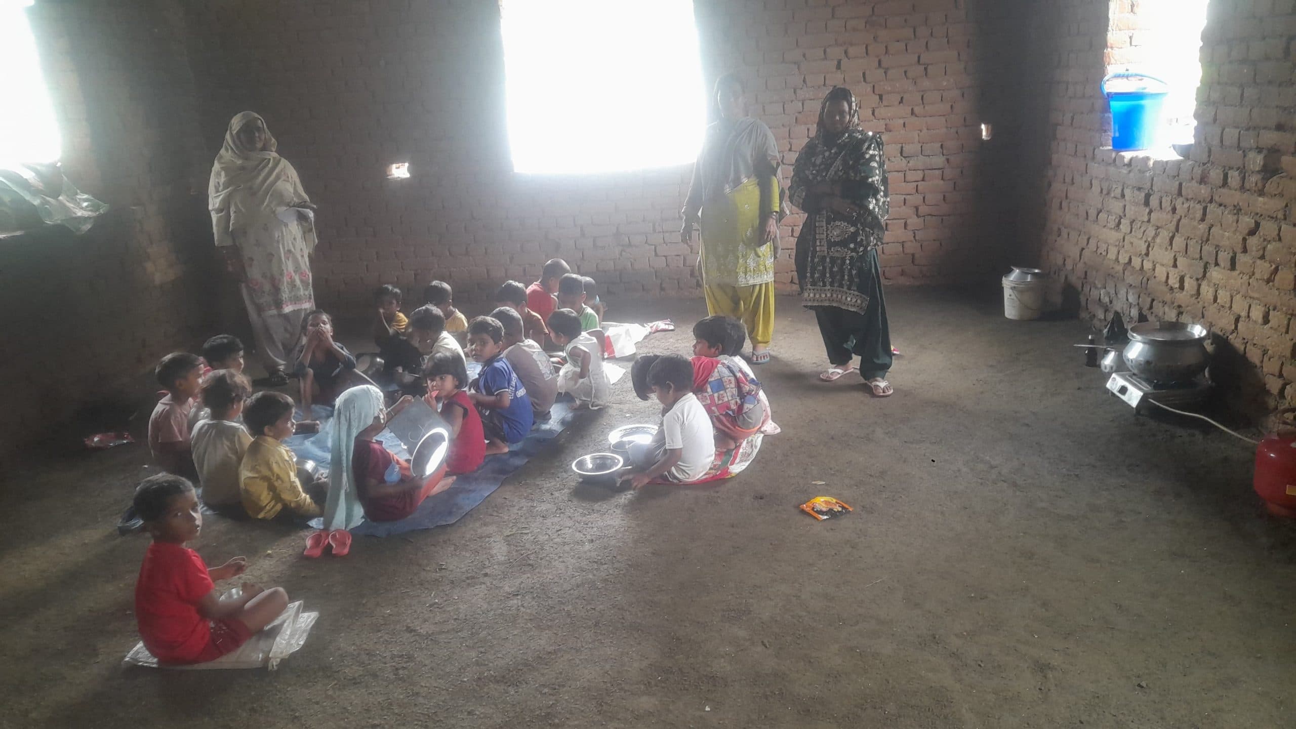 Giridih News: जर्जर भवन में चल रहा है आंगनबाड़ी केंद्र डुमरडीहा