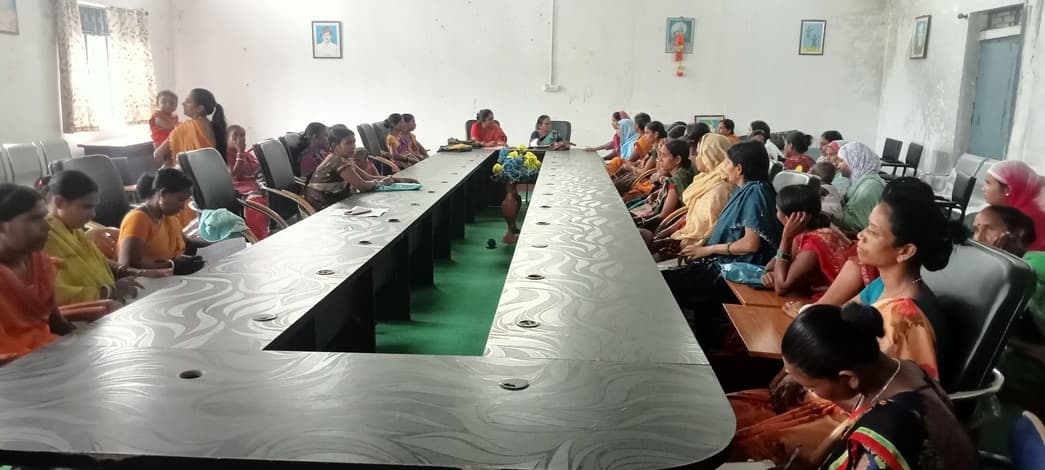 कुपोषण दूर करने, बच्चों के दाखिले और स्वच्छता पर दिया गया विशेष जोर