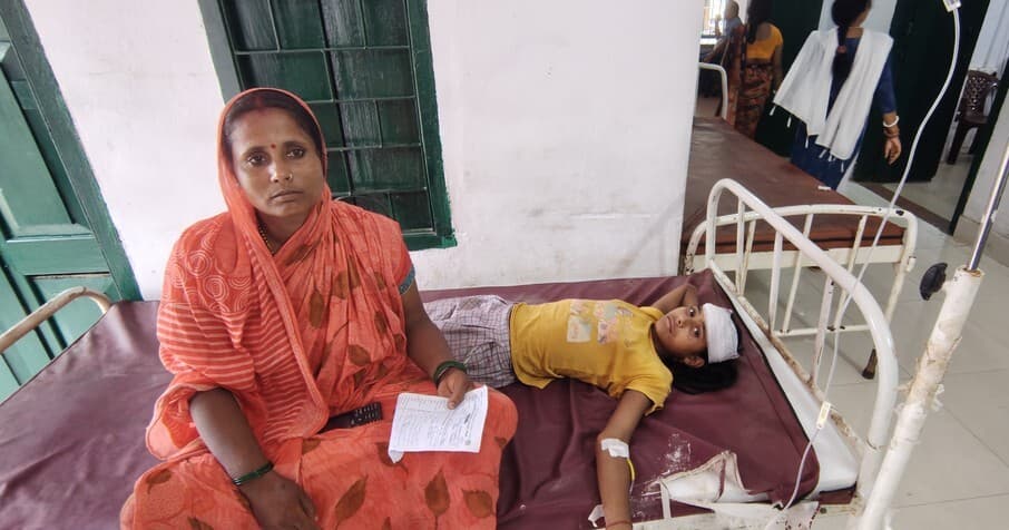 तेज रफ्तार बाइक के धक्के से बच्ची घायल