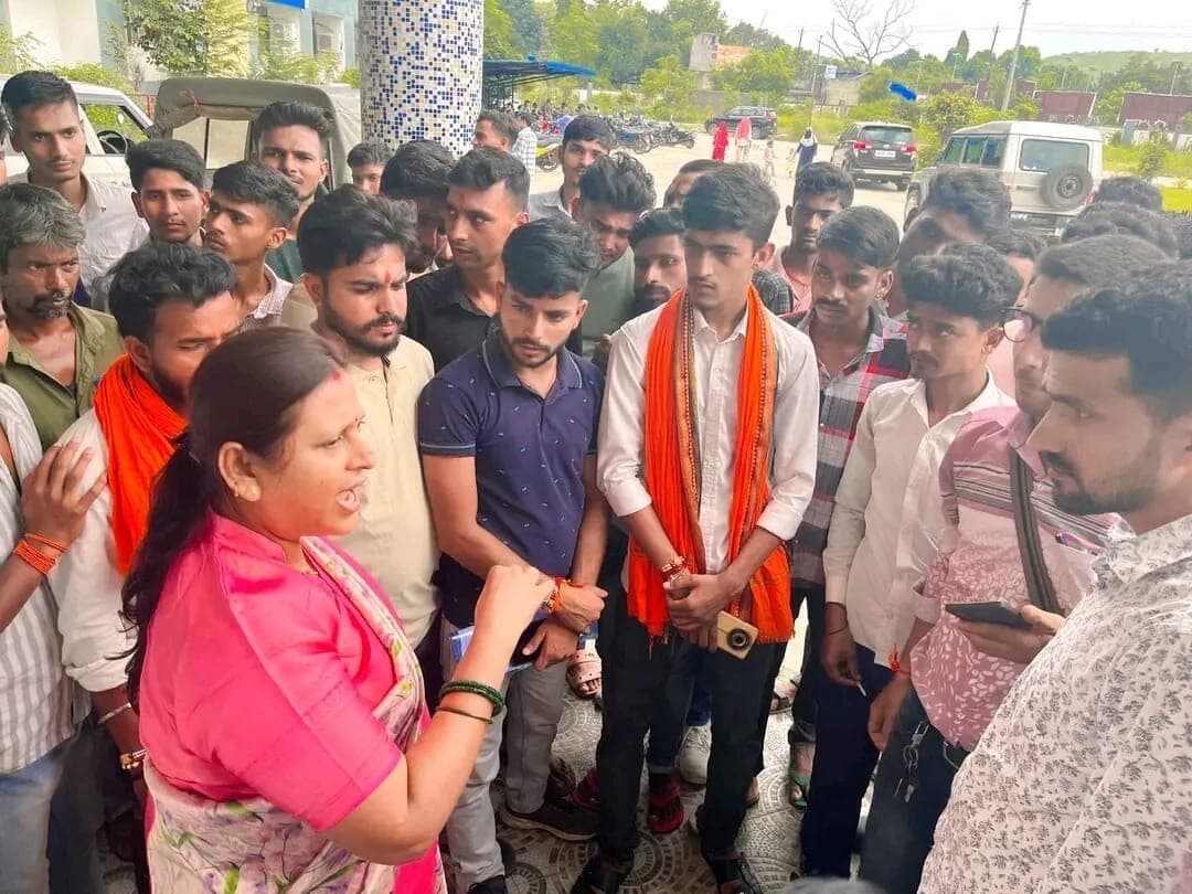 Giridih News :होमगार्ड बहाली को लेकर डीसी और एसपी से मिलीं विधायक व युवा