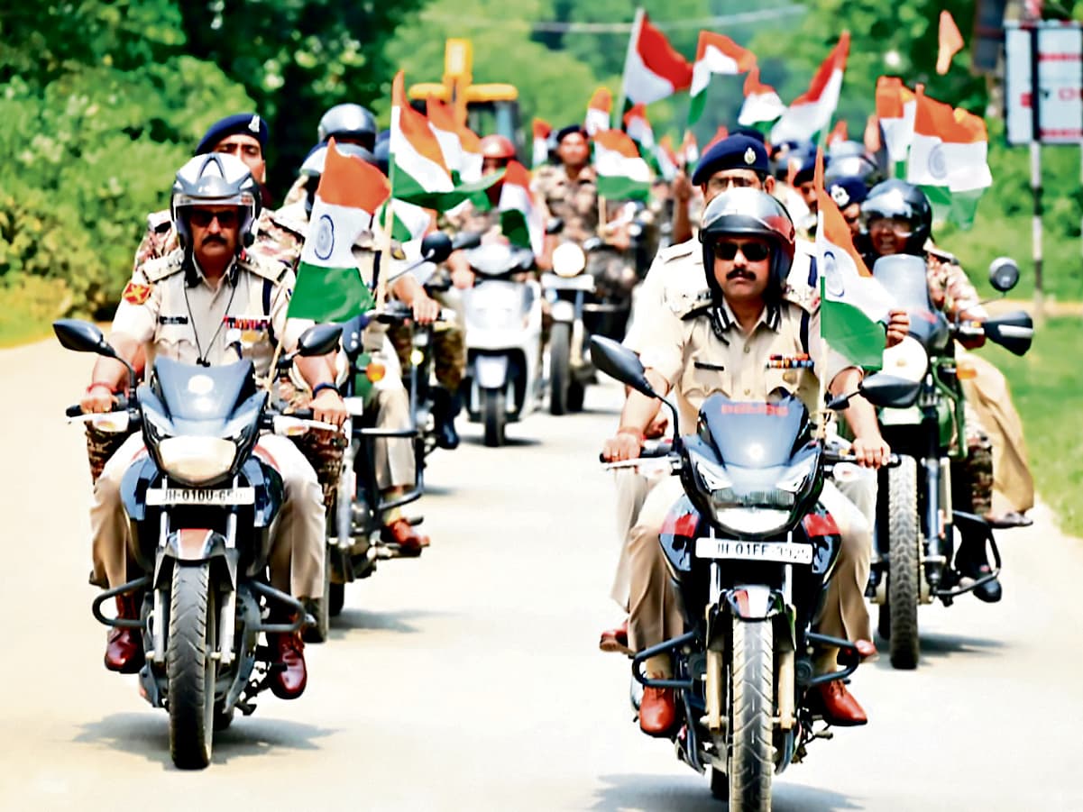 East Singhbhum News : जादूगोड़ा में लहराया तिरंगा, गूंजे देशभक्ति के नारे