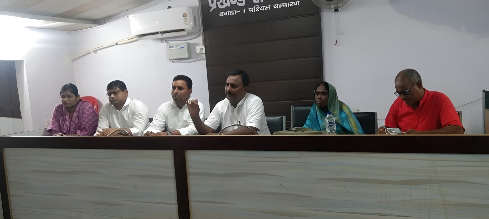 Bettiah :बीस सूत्री क्रियान्वयन समिति की बैठक में यूरिया व विद्यालय का छाया रहा मुद्दा