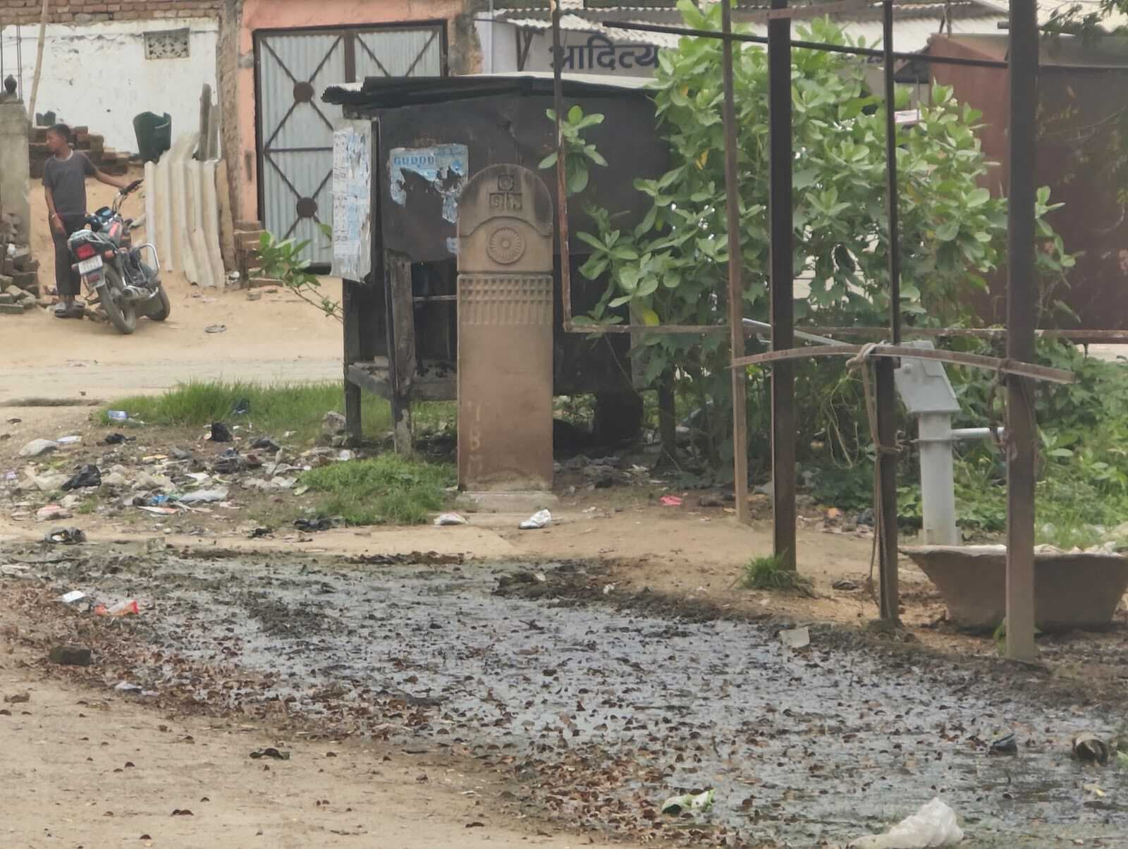 स्वतंत्रता सेनानियों का स्मारक उपेक्षा का शिकार, चारों ओर गंदगी