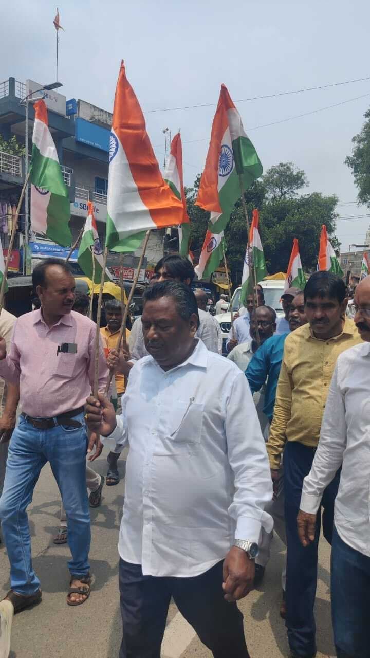 सैनिकों के सम्मान में भाजपा ने निकाली तिरंगा यात्रा