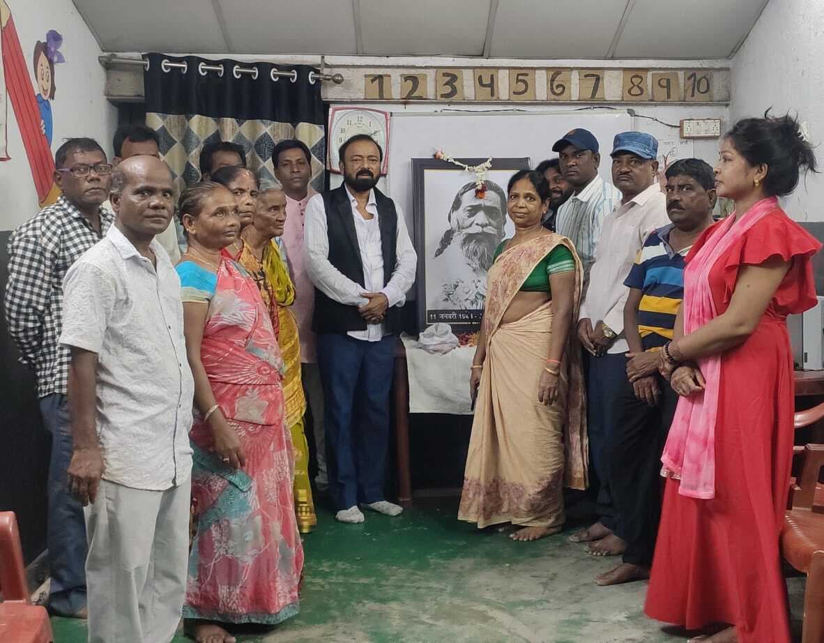 Jamshedpur news. बर्मामाइंस मुखी समाज भवन में दिशोम गुरु शिबू सोरेन को दी गयी श्रद्धांजलि