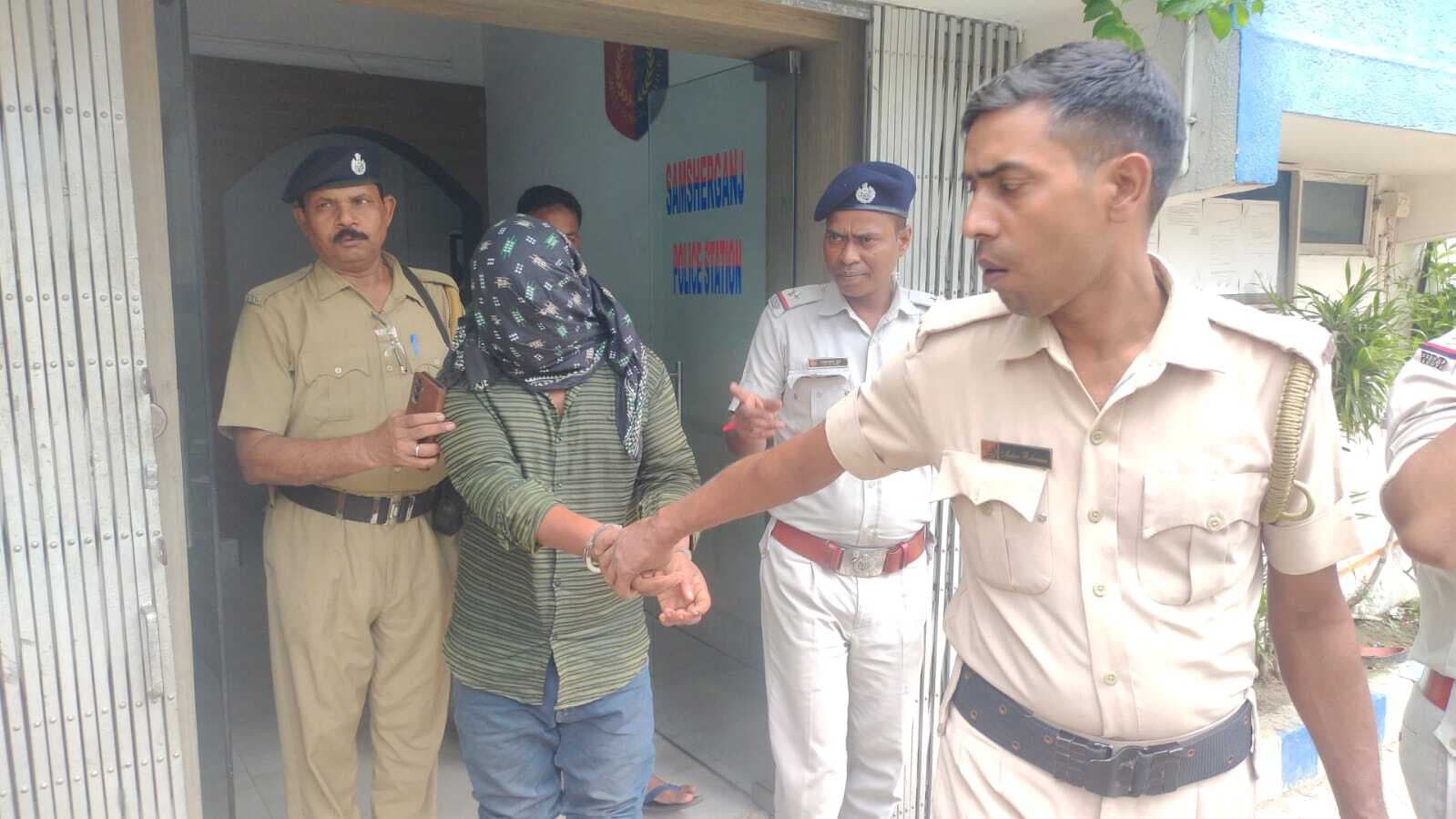 फेंसाडिल की 70 बोतल के साथ एक व्यक्ति गिरफ्तार