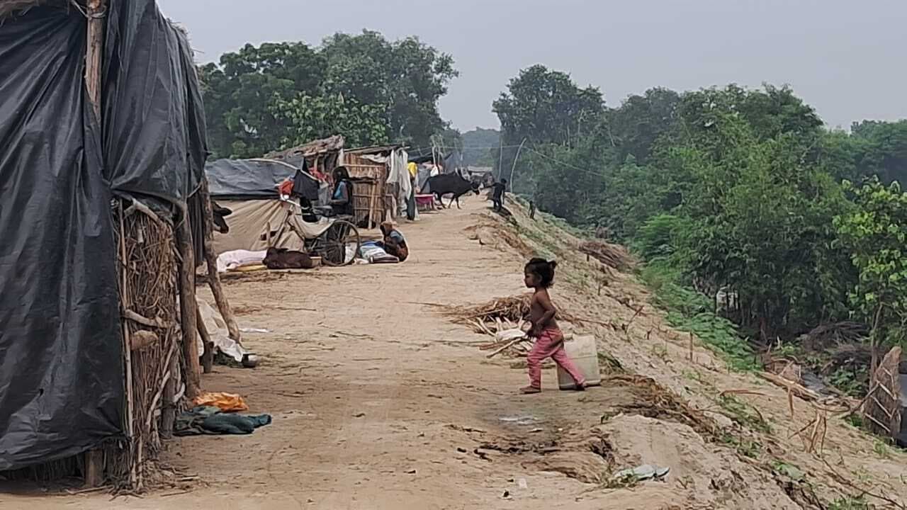 Samastipur News:गंगा व वाया नदियों का धीरे-धीरे नीचे उतर रहा पानी, समस्या बरकरार