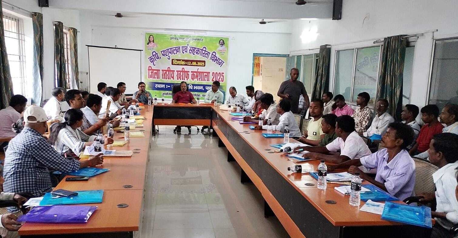 किसानों को कृषि यंत्रों के उपयोग की दी गयी तकनीकी जानकारी