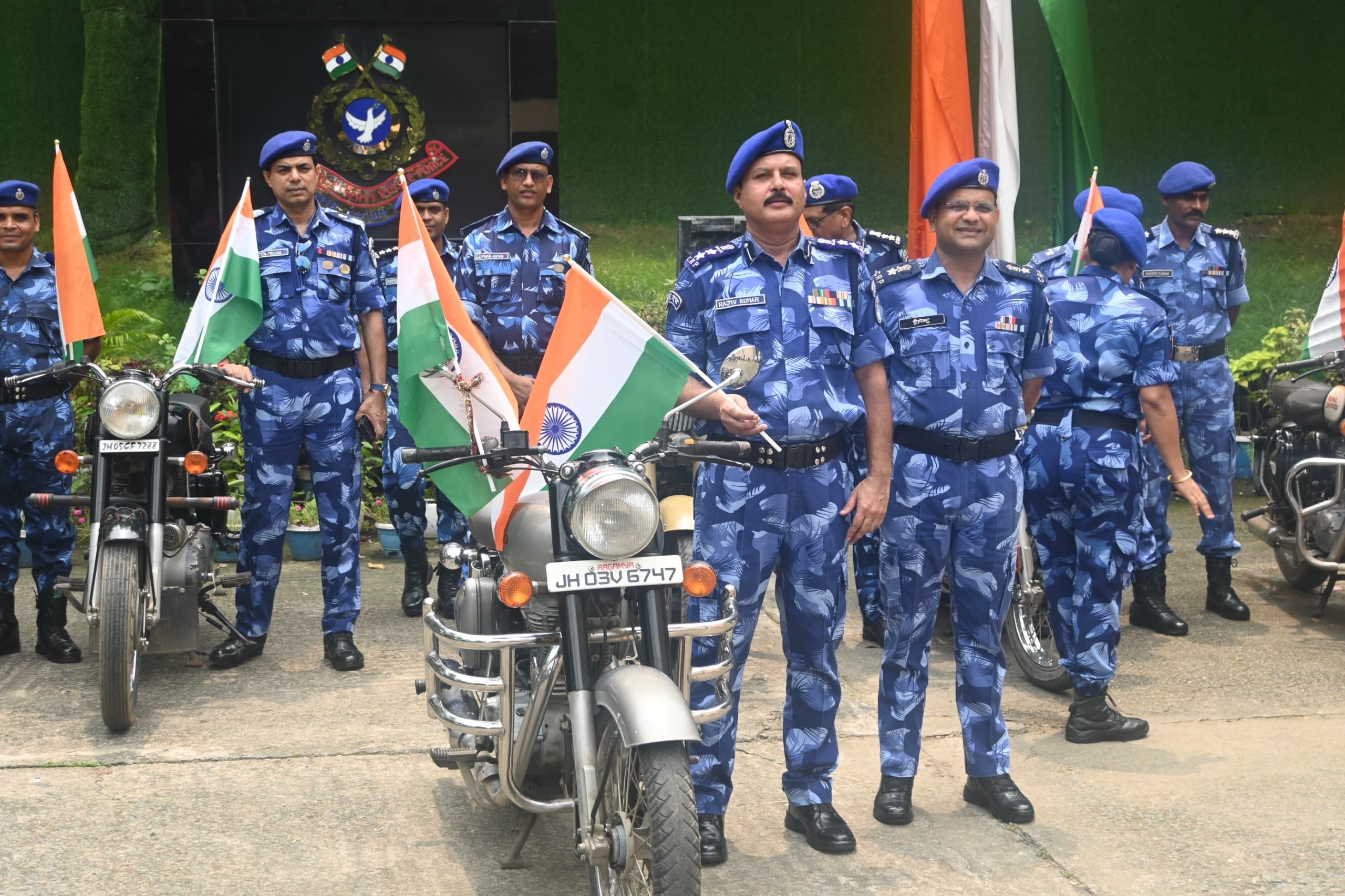 Jamshedpur news. हर नागरिक के हृदय में राष्ट्र भक्ति की भावना प्रबल हो : कमांडेंट