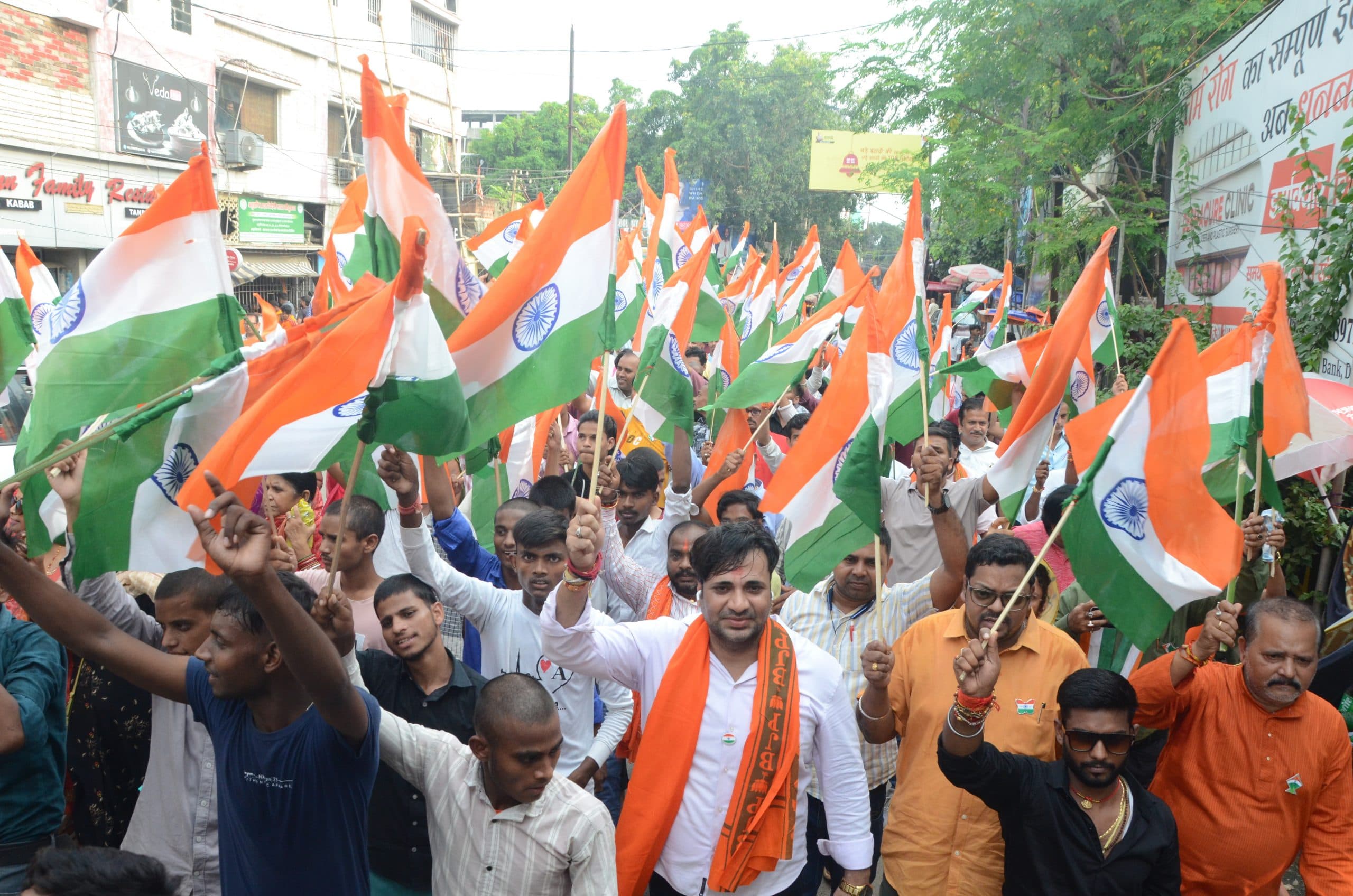 Deoghar News : भाजपा ने निकाली तिरंगा यात्रा, हर घर राष्ट्रीय झंडा लगाने का आह्वान