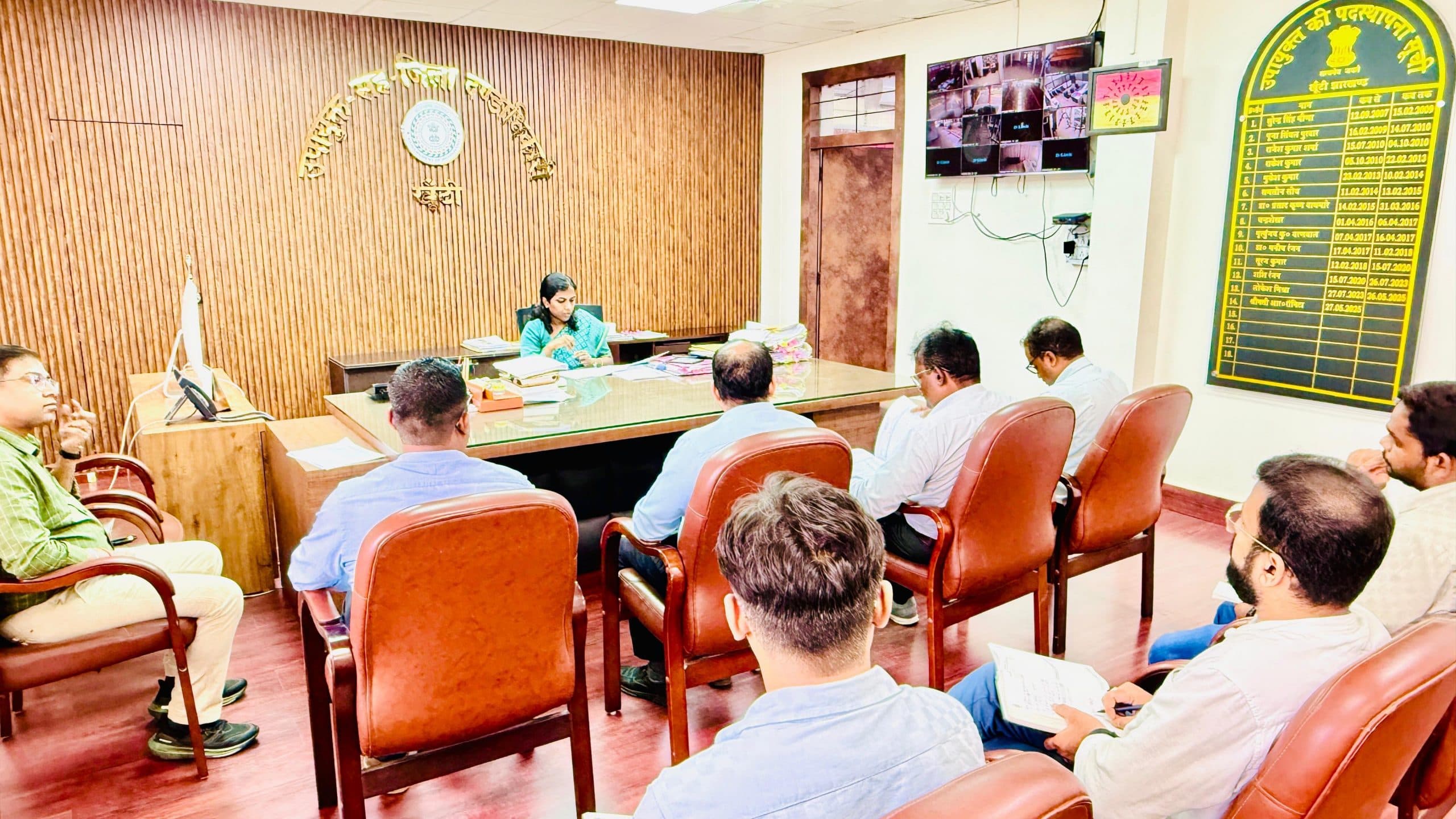 उपायुक्त ने कार्यपालक अभियंताओं के साथ की बैठक