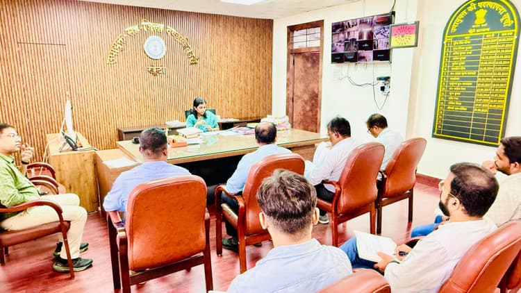 उपायुक्त ने कार्यपालक अभियंताओं के साथ की बैठक