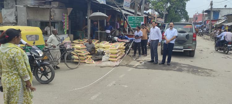 अतिक्रमण हटाने को लेकर मापी कार्य शुरू