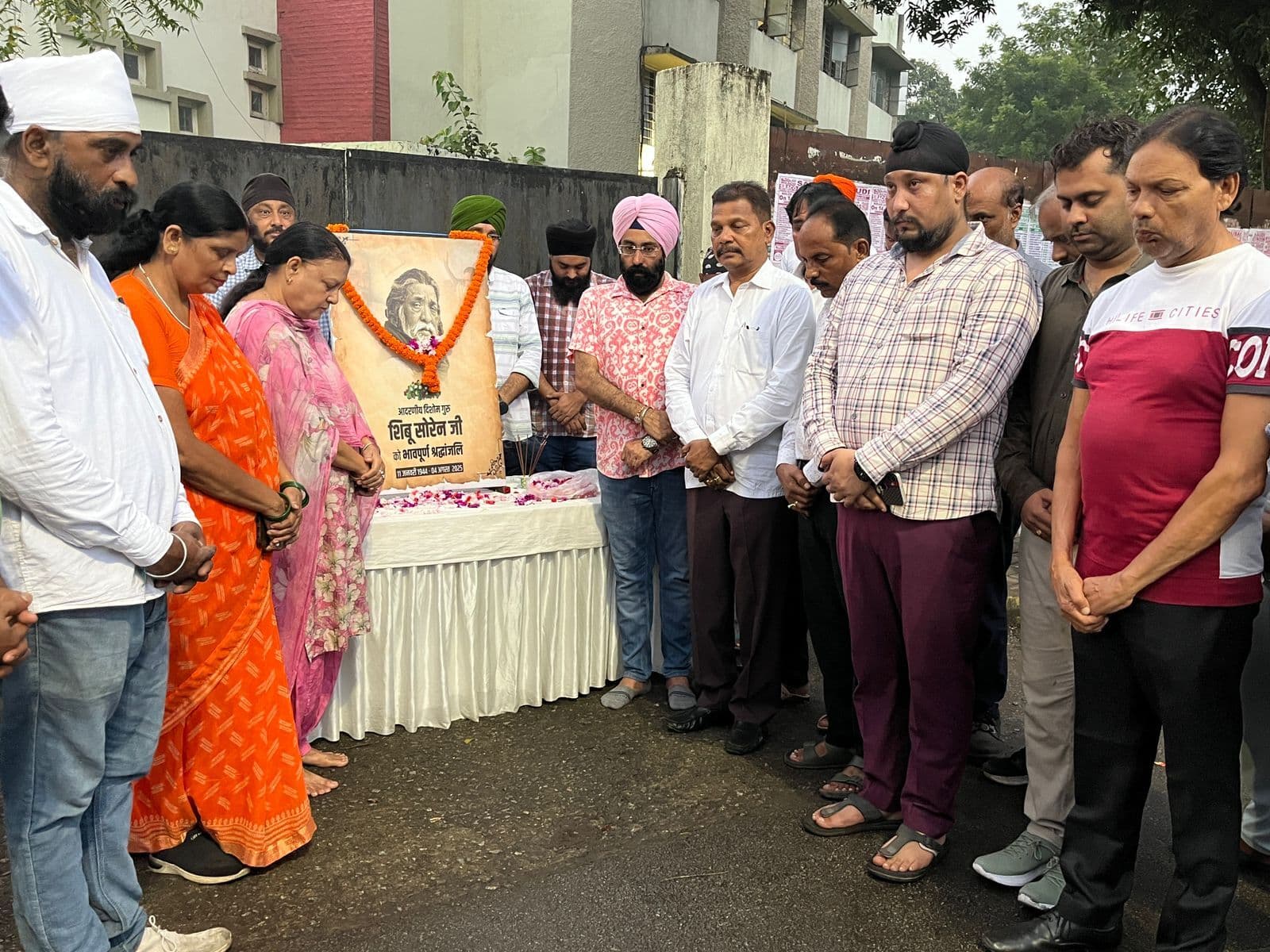 Jamshedpur news. कदमा में दी गयी पूर्व मुख्यमंत्री शिबू सोरेन को श्रद्धांजलि