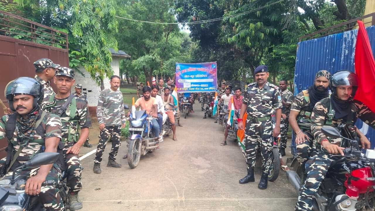 हर घर तिरंगा के तहत सुरक्षा बलों ने निकाली बाइक रैली