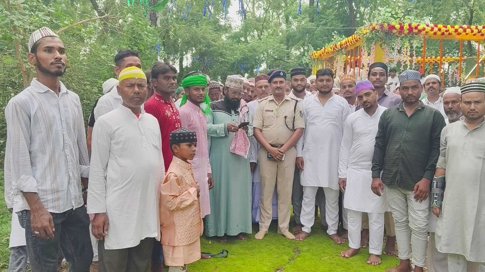 गुरुआ के भरौंधा में उर्स में हुई चादरपोशी