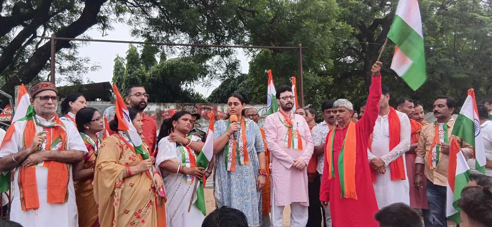 भाजपा कार्यकर्ताओं ने निकाली तिरंगा यात्रा