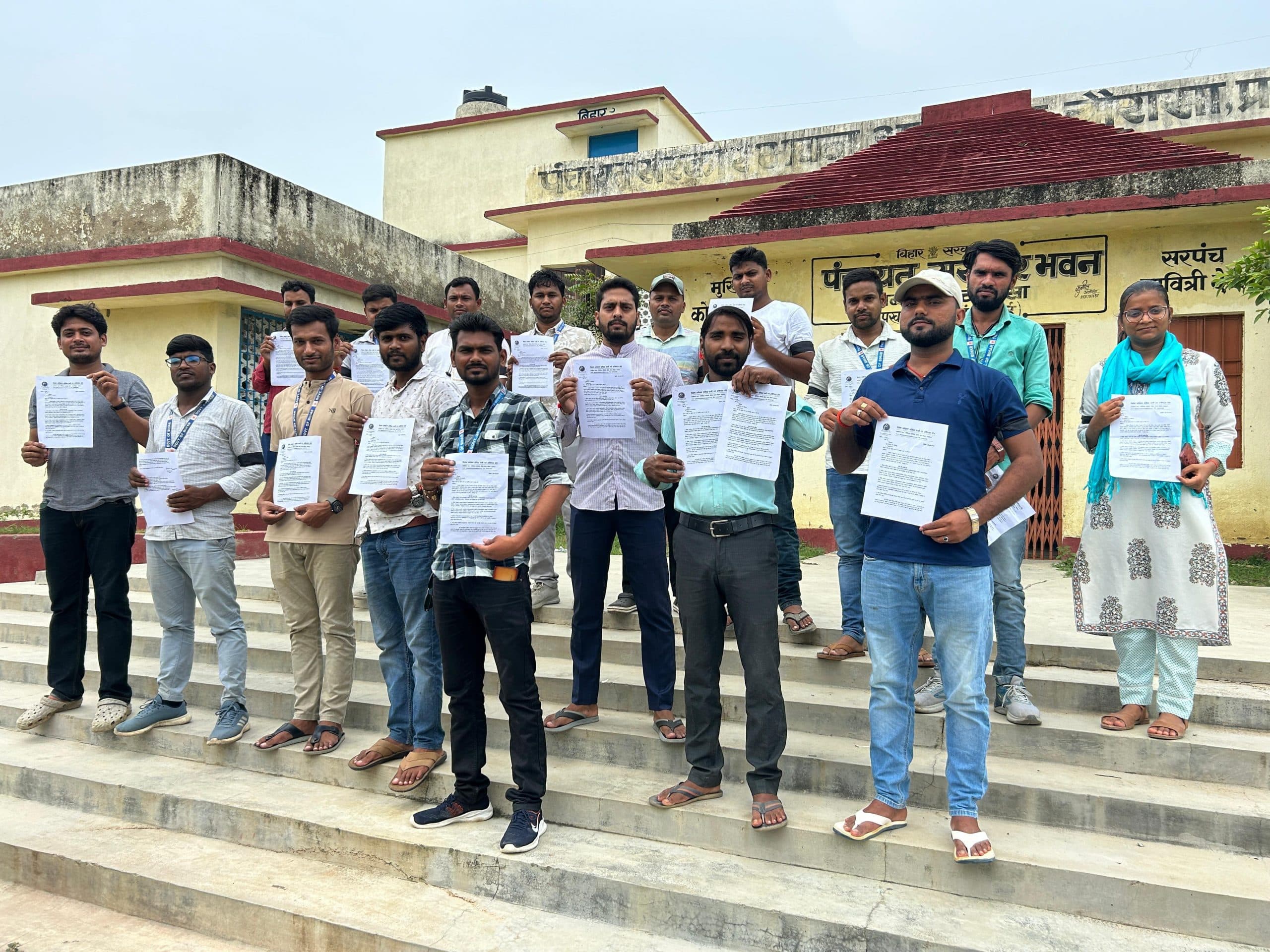 पांच सूत्री मांगों को लेकर विशेष सर्वेक्षण कर्मियों ने किया विरोध प्रदर्शन