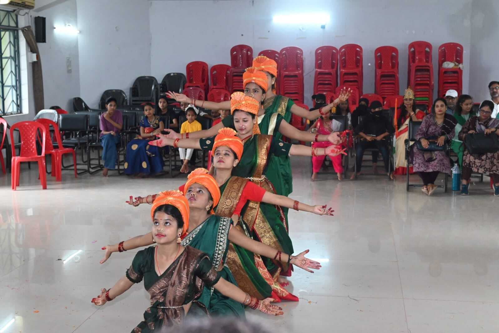 Deoghar News : स्वतंत्रता दिवस पर सांस्कृतिक कार्यक्रमों के लिए 13 स्कूली टीमों का चयन