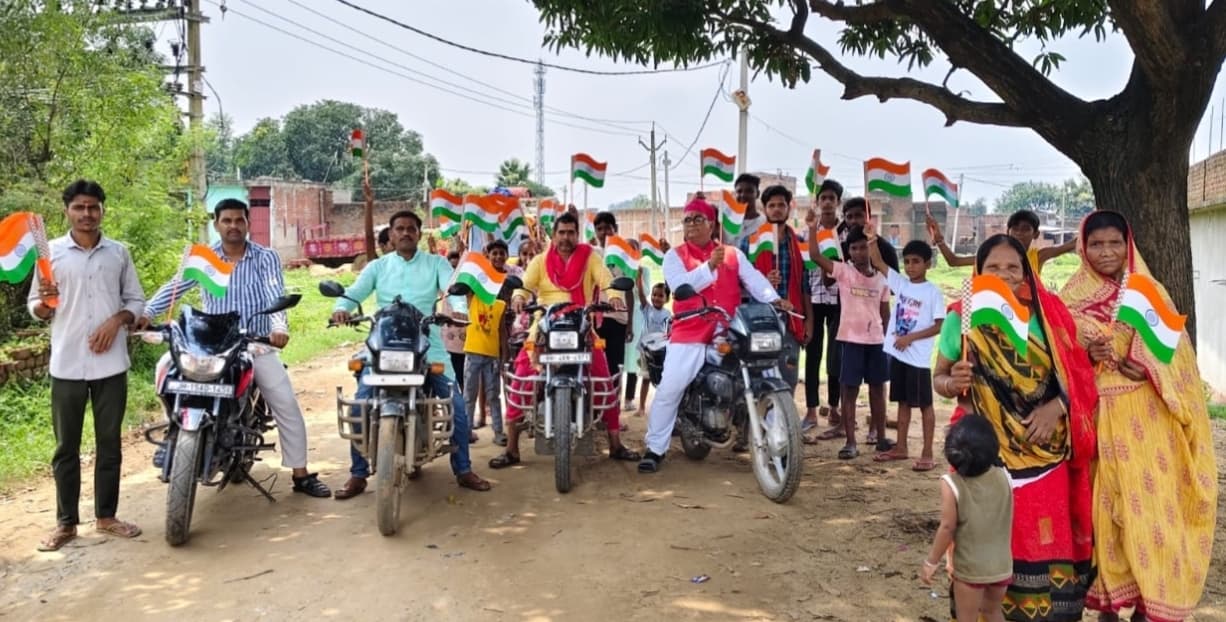 तिरंगा यात्रा में भारत माता के लगे जयकारे