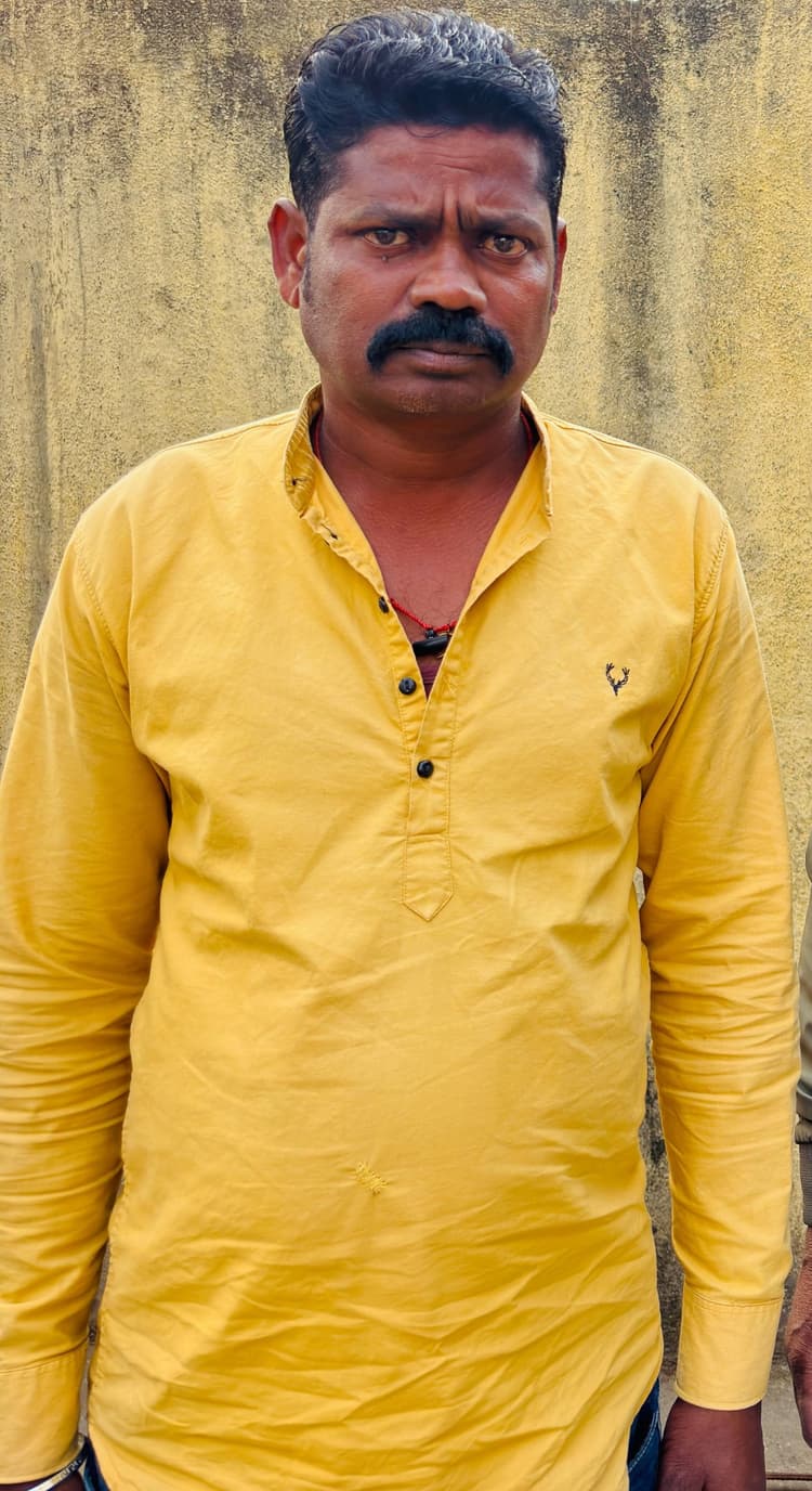 मुआवजे की मांग, डेढ़ घंटा सड़क की जाम