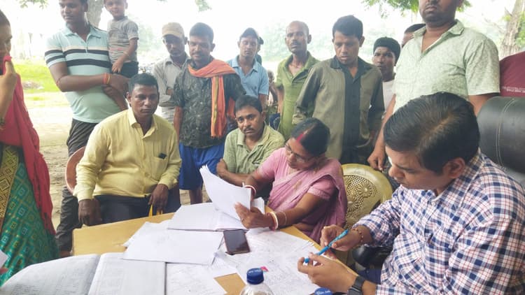 Bokaro News : आंगनबाड़ी सेविका चयन के लिए हुई आमसभा में हुआ विवाद