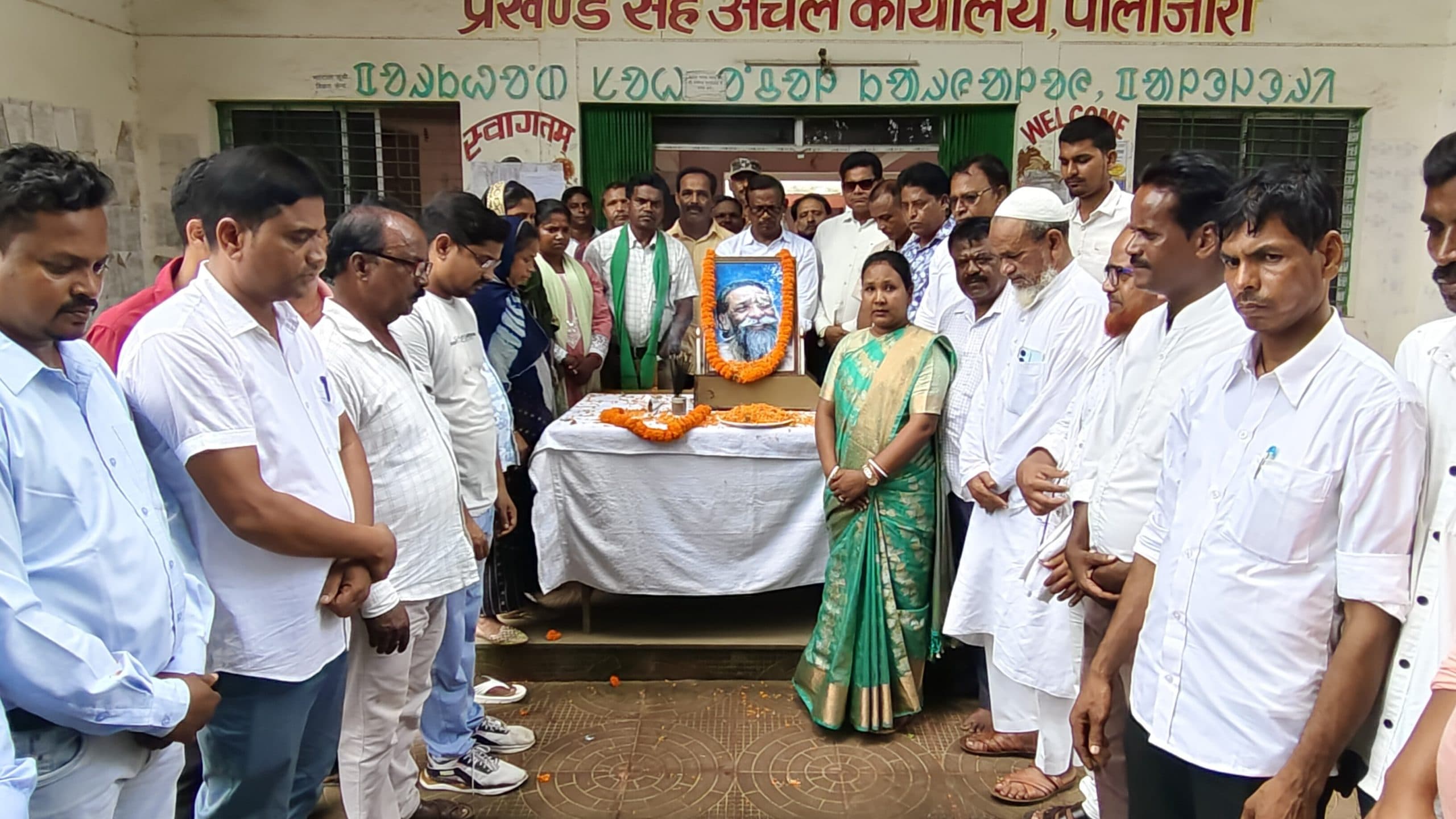 झामुमो कार्यकर्ताओं ने गुरुजी को दी श्रद्धांजलि