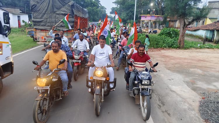तिरंगा यात्रा निकालकर भाजपा ने शहीदों की शहादत को किया याद