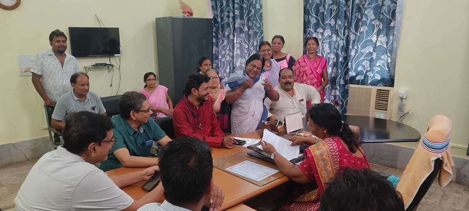 अपनी मांगों को लेकर कर्मचारी संघ ने शहर में निकाली रैली