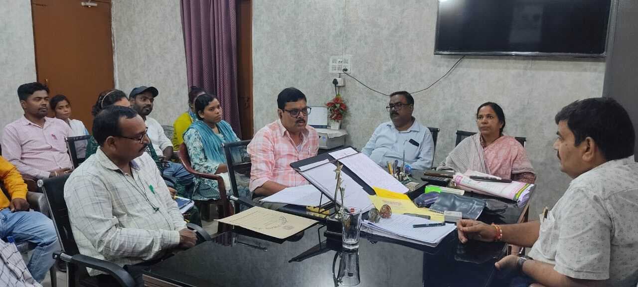 Bokaro News : स्वास्थ्य केंद्रों में 24 घंटे चिकित्सा सुविधा देने का निर्देश
