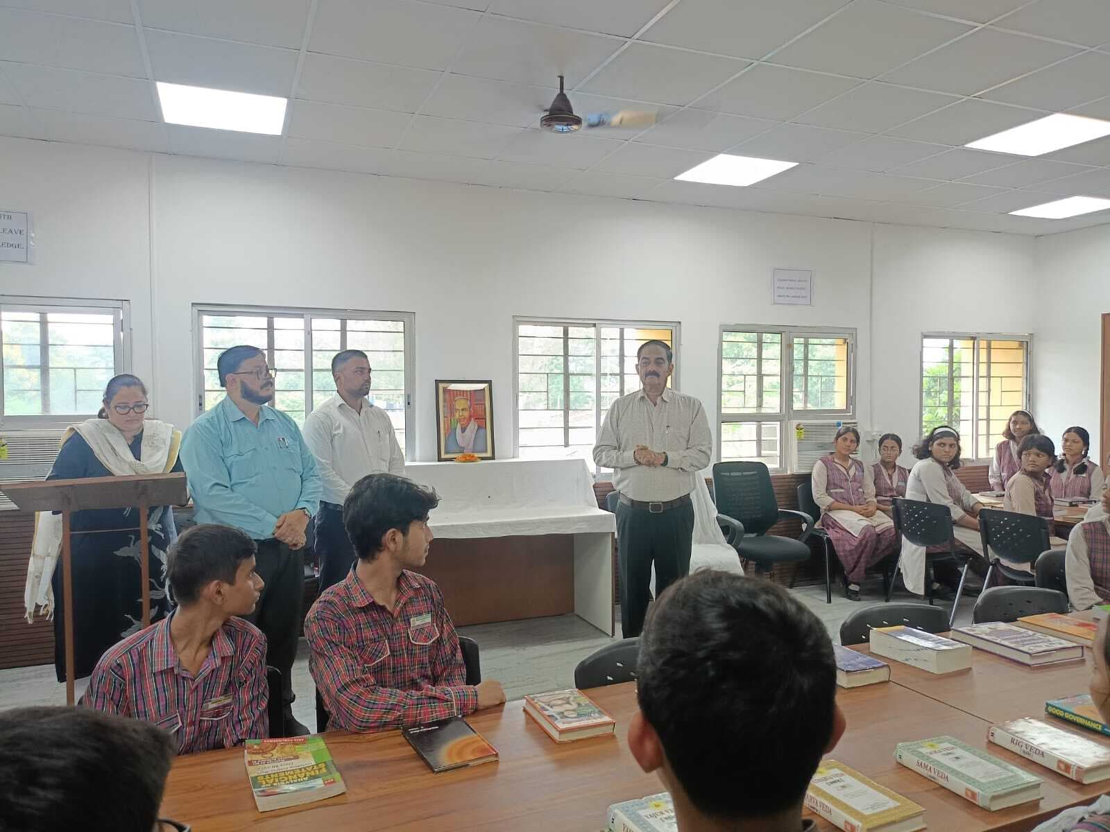 Chaibasa News : डिजिटल युग में भी किताबों की महत्ता