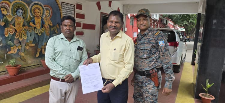 Chaibasa News : डीआरएम से जर्जर सड़कों को दुरुस्त करने की मांग