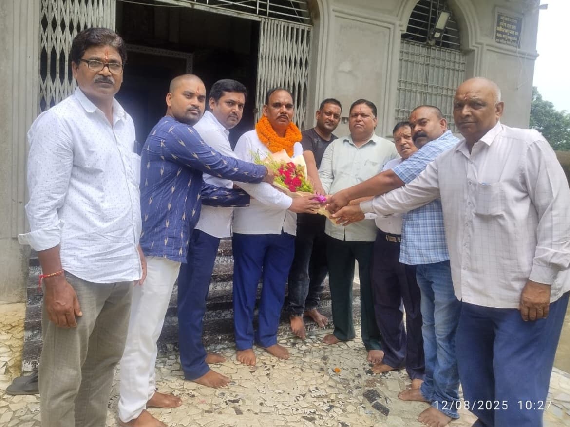 Giridih News: माहुरी वैश्य महामंडल की अंतरंग समिति के सदस्य बने सुखदेव