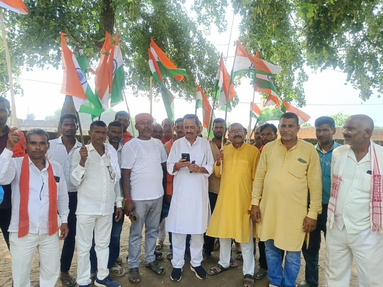 Giridih News: हर घर तिरंगा अभियान के तहत निकाली तिरंगा यात्रा