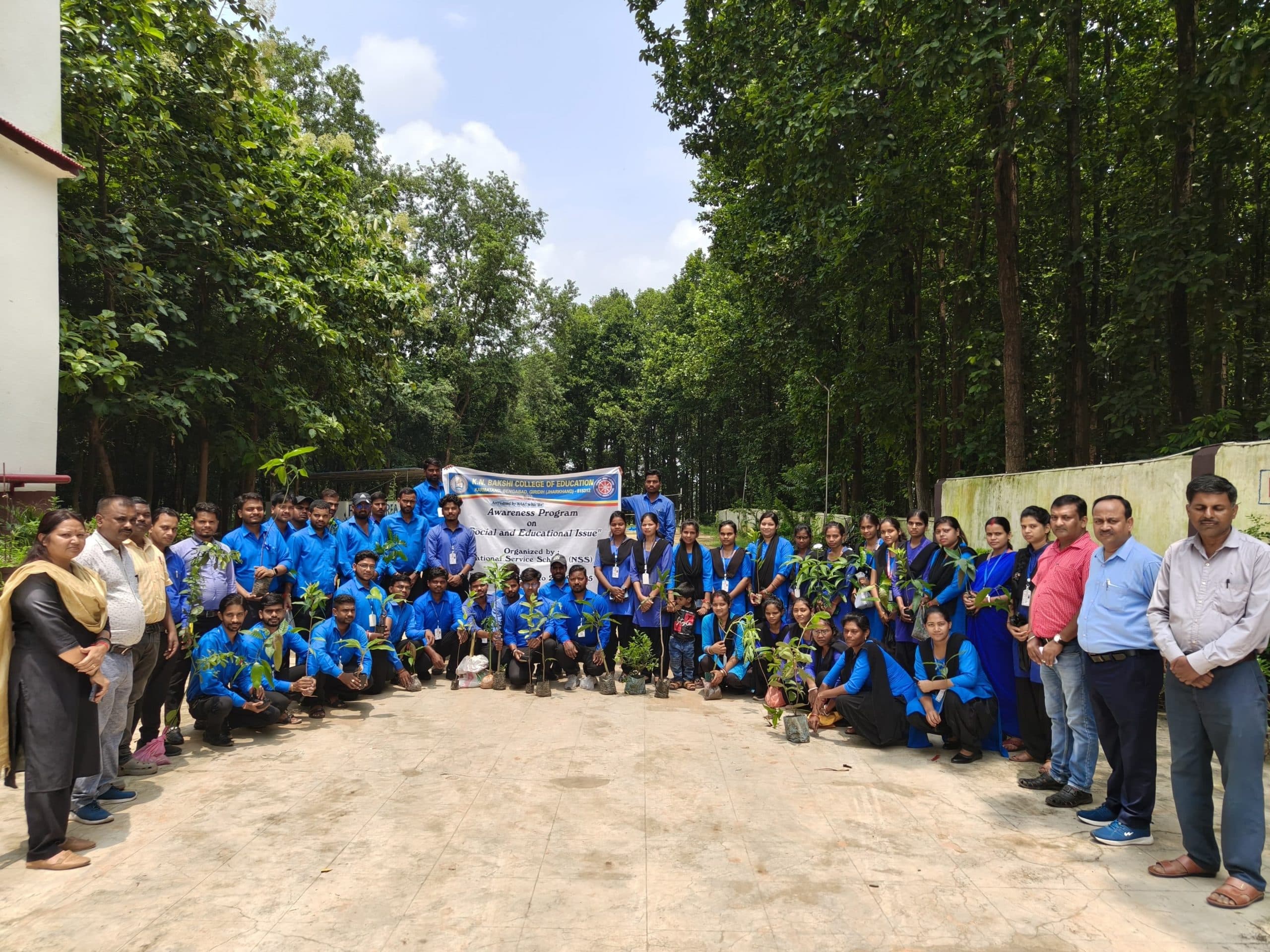 Giridih News: बीएड कॉलेज में एक पेड़ मां के नाम कार्यक्रम का आयोजन