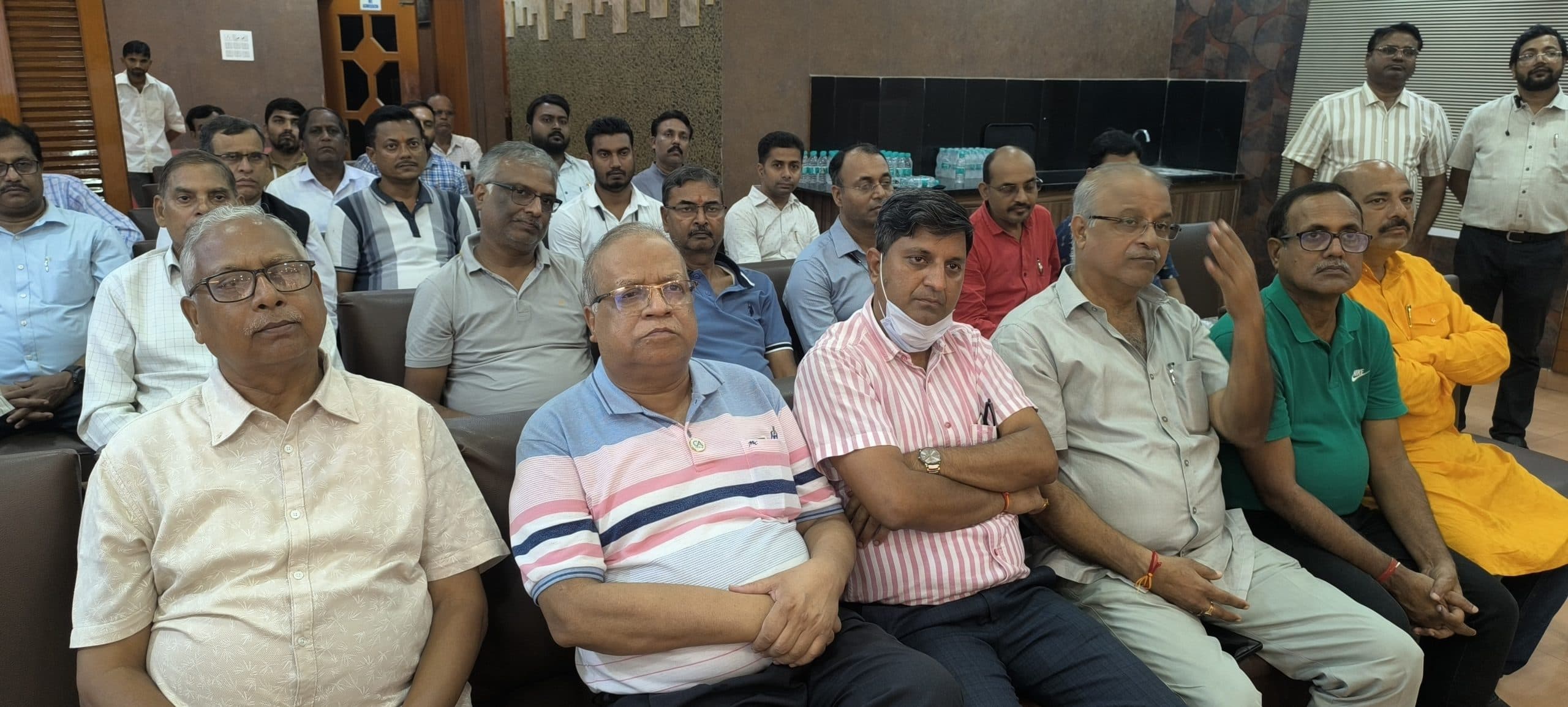 Giridih News: आयकर अधिकारी धनबाद इकाई ने किया आउटरीच सह जागरूकता कार्यक्रम