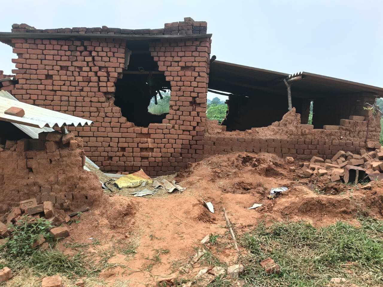 Giridih News: हाथियों ने घर को तोड़ा अनाज भी चट कर गये, लोगों में दहशत