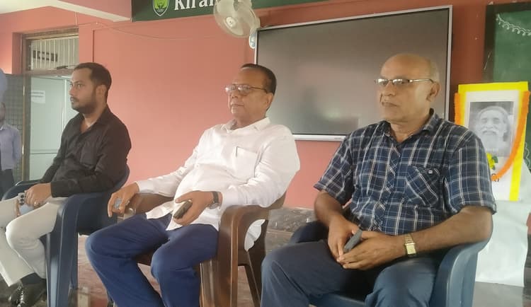 Giridih News: किरण पब्लिक स्कूल में दिशोम गुरु की जीवनी पर परिचर्चा