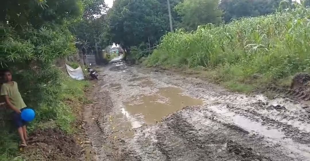 Bhagalpur news गुणवत्तापूर्ण सड़क निर्माण की मांग को लेकर ग्रामीणों ने विरोध दर्ज कराया