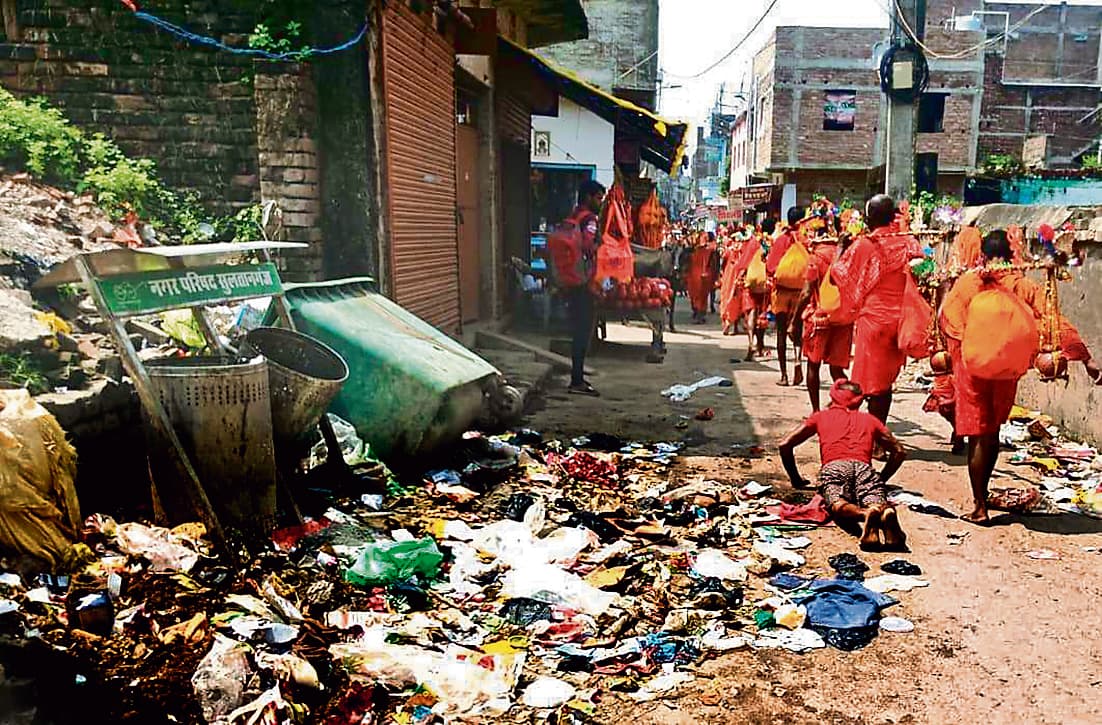 Bhagalpur news सफाई कर्मियों की हड़ताल तीसरे दिन भी जारी, शहर कचरे में डूबा