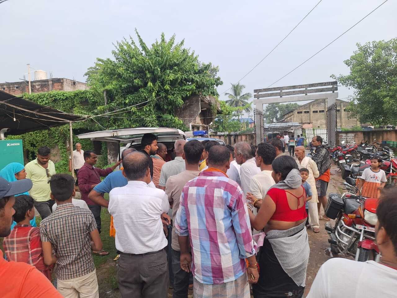 सड़क हादसे में एक की मौत, दो घायल