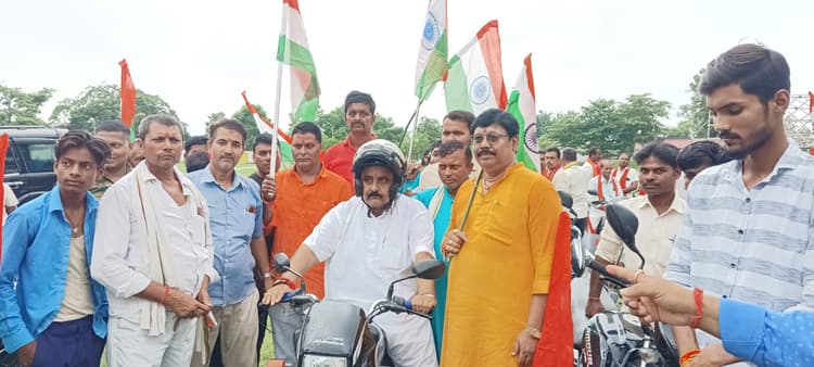 Motihari: भाजपा ने निकाला तिरंगा यात्रा