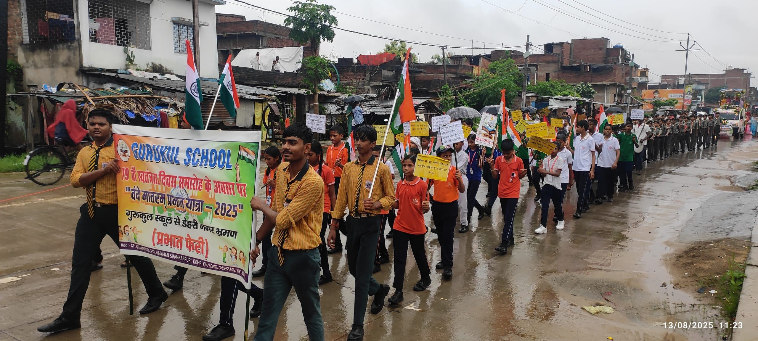 बारिश में दिखा देशभक्ति की जज्बा, भारत माता की नारे से गूंजा शहर