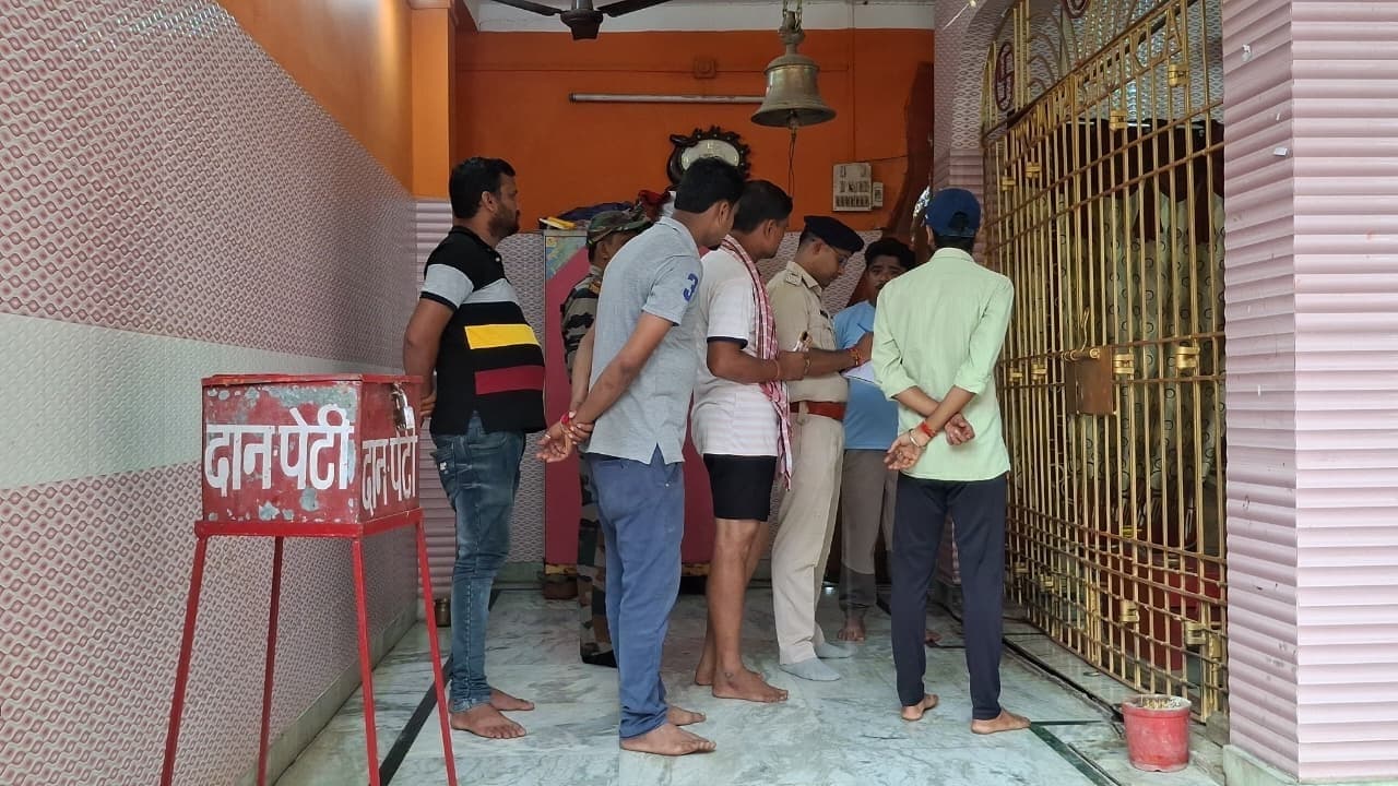 हनुमान मंदिर के दानपेटी से 10 से 15 हजार रुपये की चोरी, जांच में जुटी पुलिस